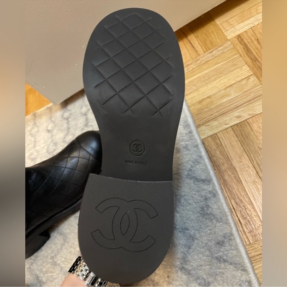 💕HP💕Chanel black Lambskin Quilted Cap Toe CC Turnlock Booties - Picture 7 of 7
